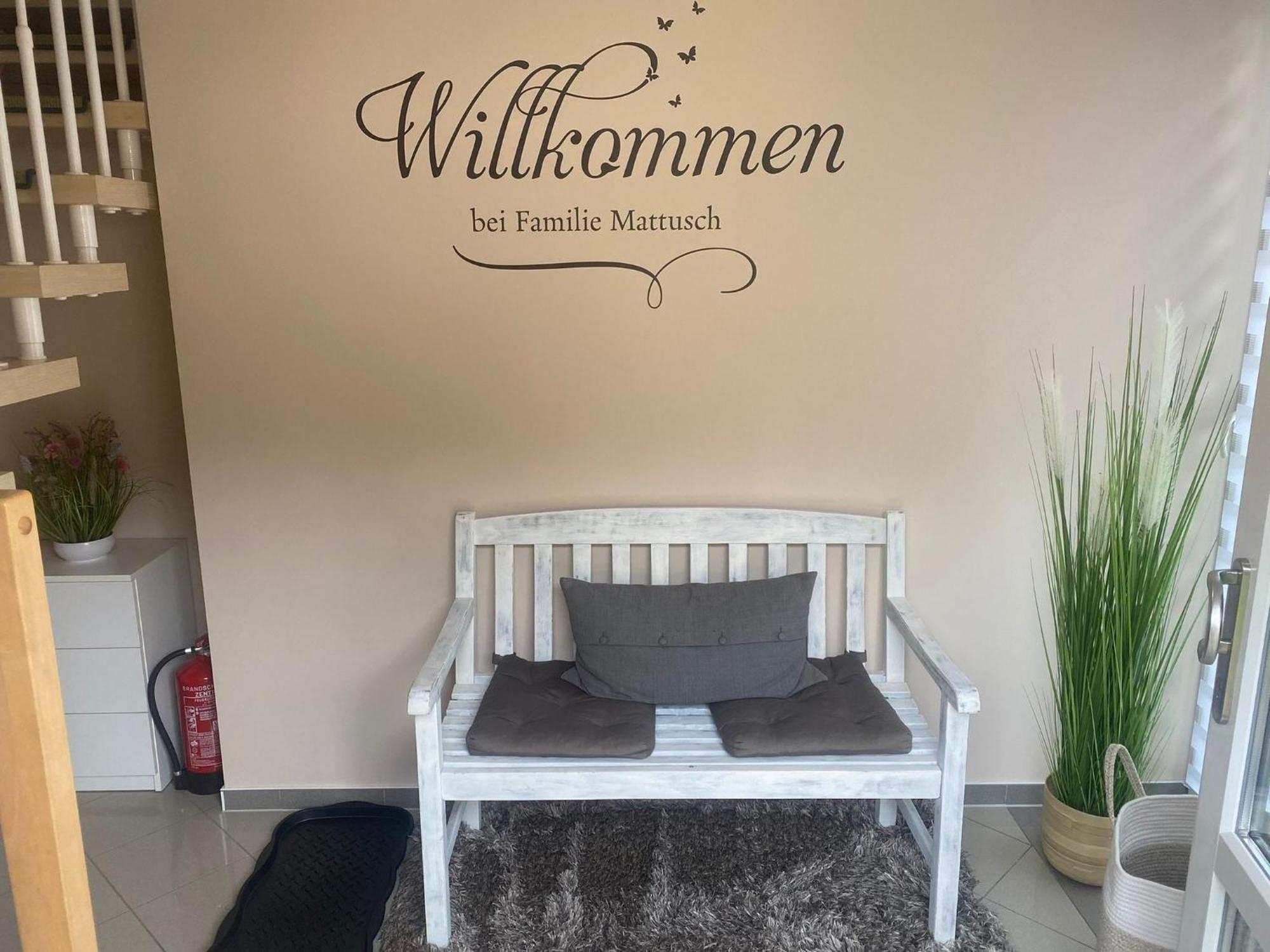 Ferienwohnung Am Waldesrand - Garten, Terrasse, Grill, Luftkuehler, Massagesessel, Kinderspielecke, Spielekonsole Котбус Екстер'єр фото